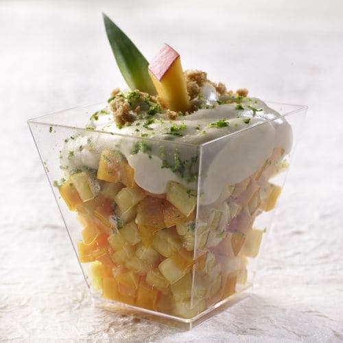 Hvit sjokolademousse med frukt