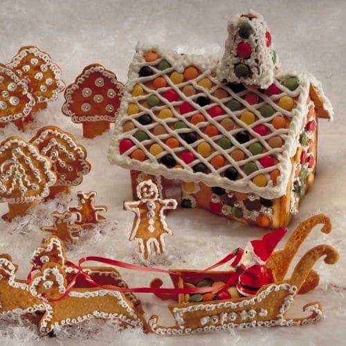 Pepperkakehus med Rudolf og nissens slede