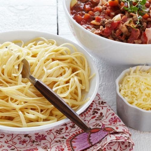 Pasta og kjøttsaus med bacon