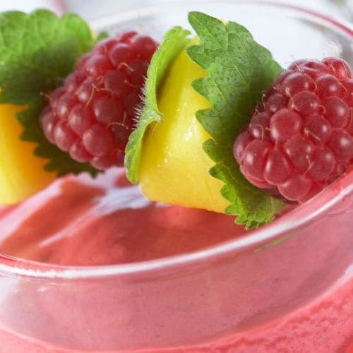 Bringebær- og mangosmoothie