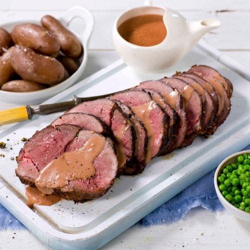 Langtidsstekt elgstek med bringebærsaus