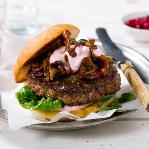 Elgburger med smørstekt kantarell