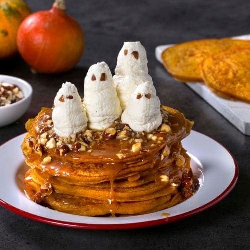 Spooky amerikanske pannekaker med gresskar