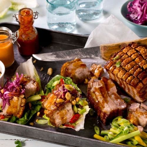 Ribbe med ananas, chili og salvie