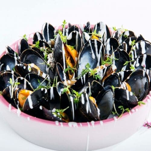 Nydampede blåskjell med Crème Fraîche- og hvitløksdipp