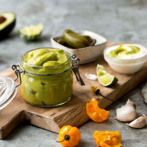 Jalapenosaus med avokado