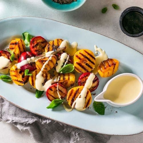 Grillet frukt med kaffe og vaniljesaus