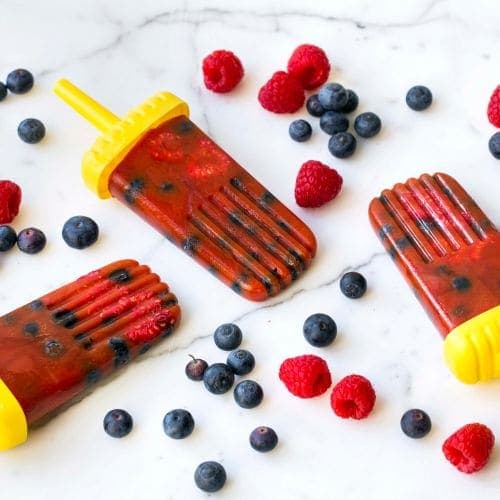 Juice-is på pinne med bær