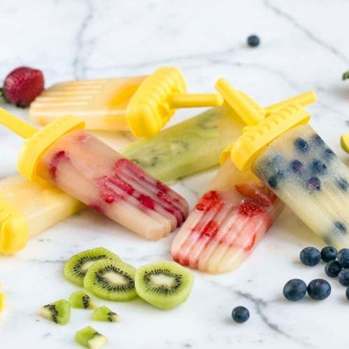 Pinneis med eplejuice, frukt og bær