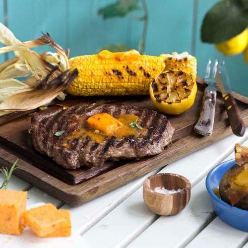 Grillet entrecôte med bakt potet og mais