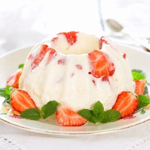 Fløtepudding med jordbær