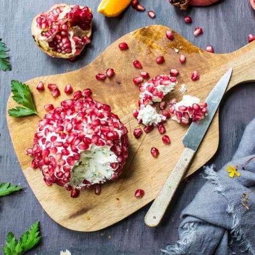 Cheese balls med granateple og urter