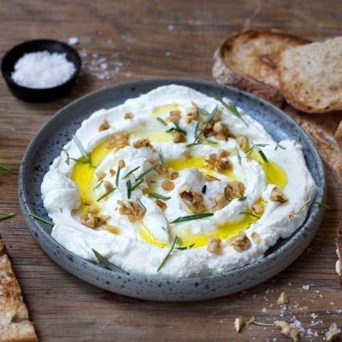 Pisket ricotta med rosmarin og valnøtter