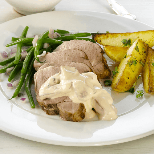 Helstekt svinefilet med soppsaus