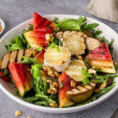 Grillet chevre med pære og vannmelon