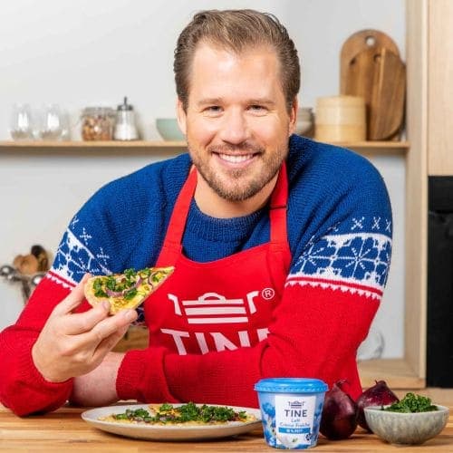 Hvit pizza med grønnkål