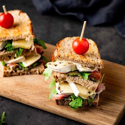Sandwich med pesto og Dovre Brie Pepper