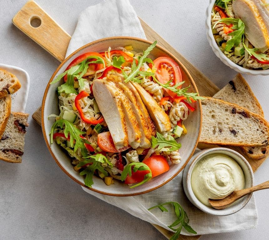 Kylling- og pastasalat med pestodressing