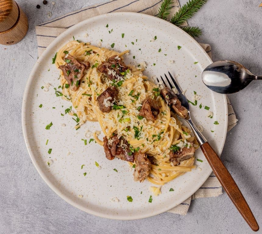 Pasta à la carbonara med pinnekjøtt