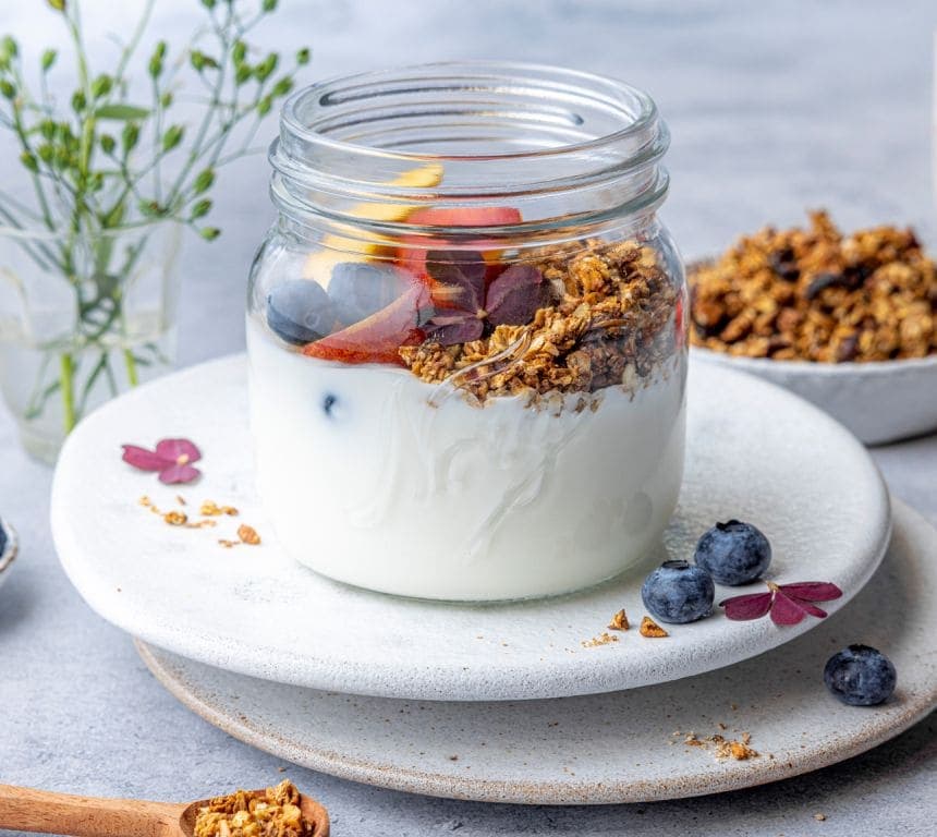 Hjemmelaget granola med yoghurt
