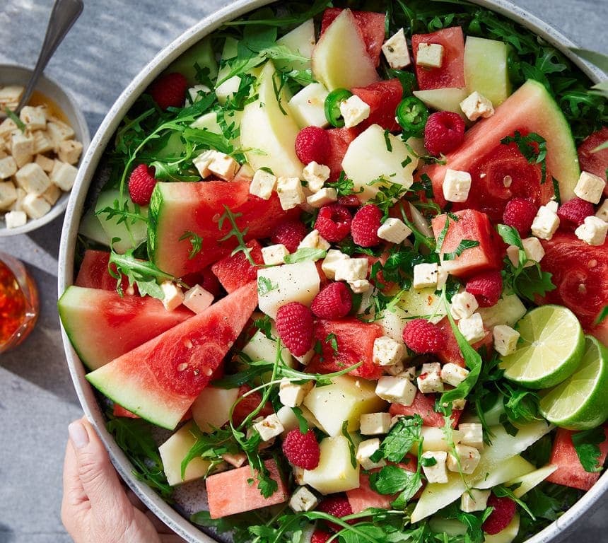 Salat med melon, ost og bringebærdressing