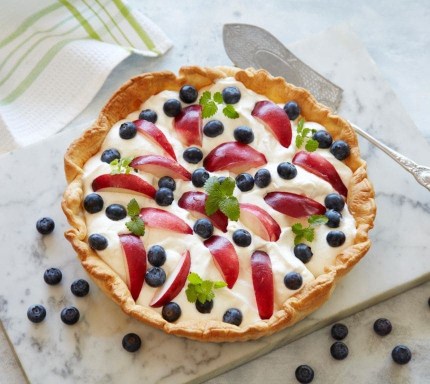 Dessertpai med nektarin og blåbær