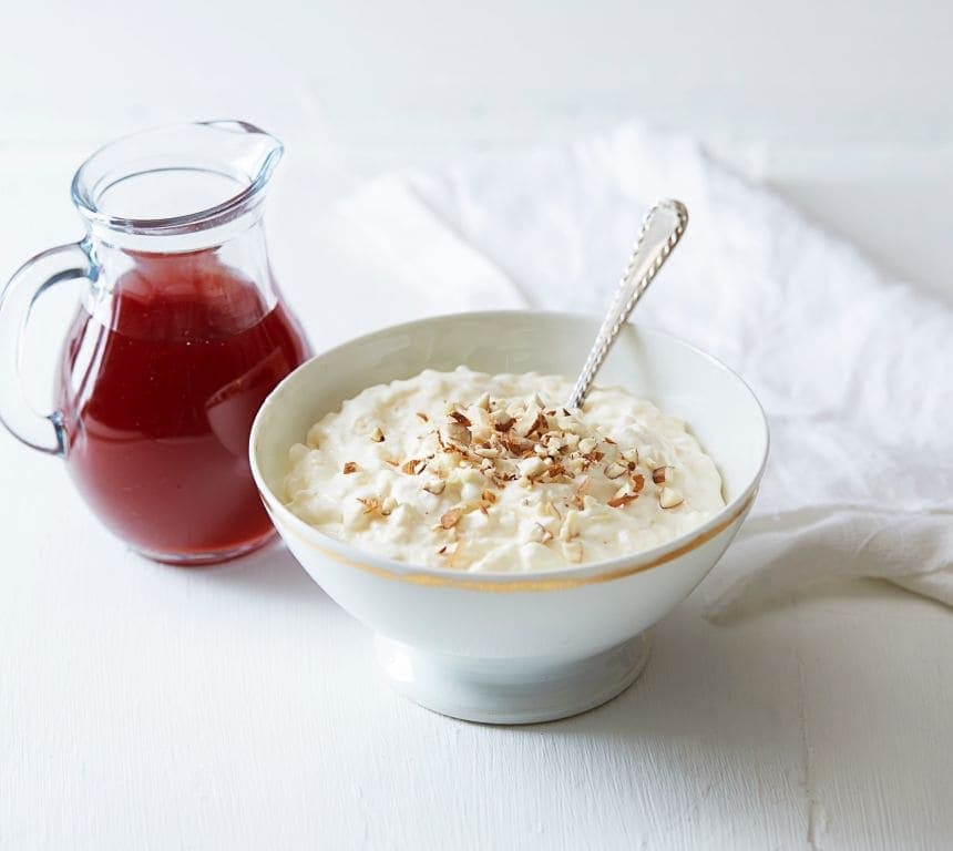 Riskrem med bringebærsaus