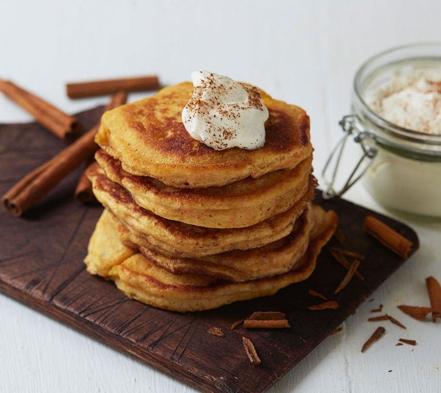 Gresskarpannekaker med kanelkrem