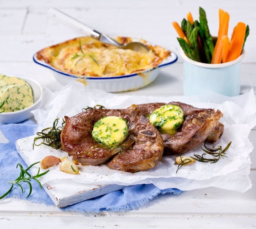 Lam med fløtegratinerte poteter