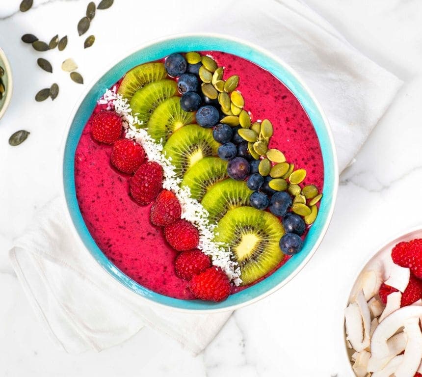 Smoothie bowl med bringebær og blåbær