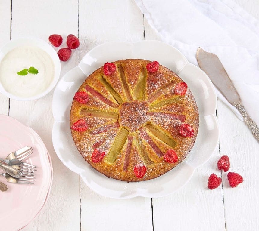 Mandelkake med rabarbra