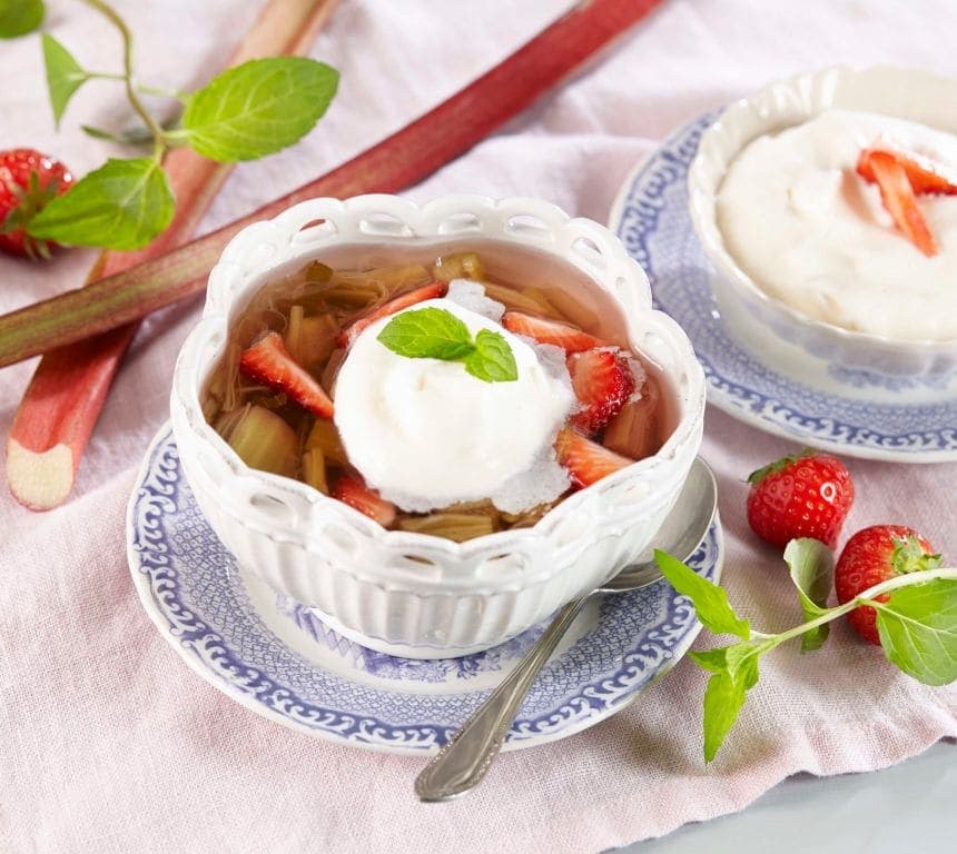 Rabarbrasuppe med krem