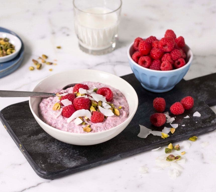 Kjøleskapsgrøt med bringebær