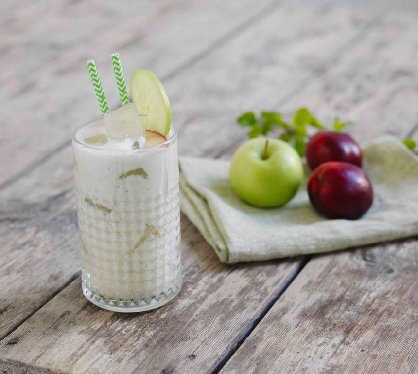 Plomme- og grønt eplemilkshake