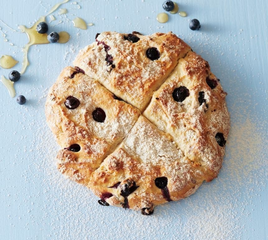 Scones med honning og friske blåbær