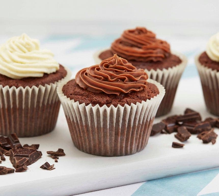 Cupcakes med hvit sjokoladetopping