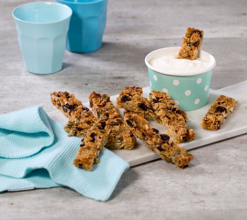 Müslibar med kesamdipp