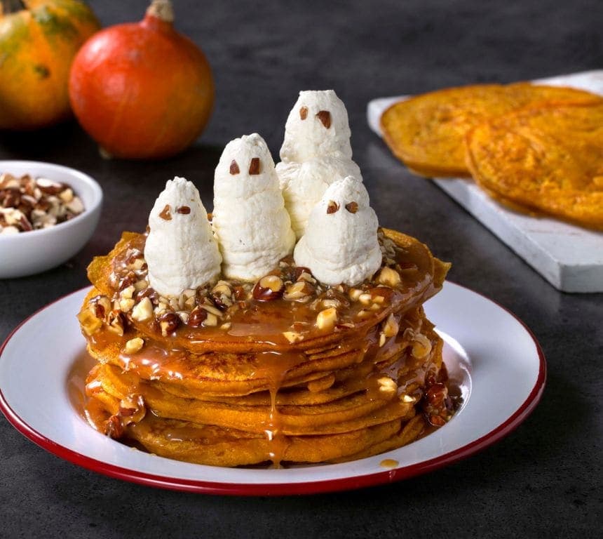 Spooky amerikanske pannekaker med gresskar