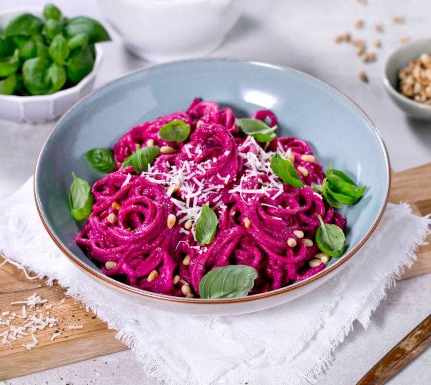 Spaghetti med rødbetpesto