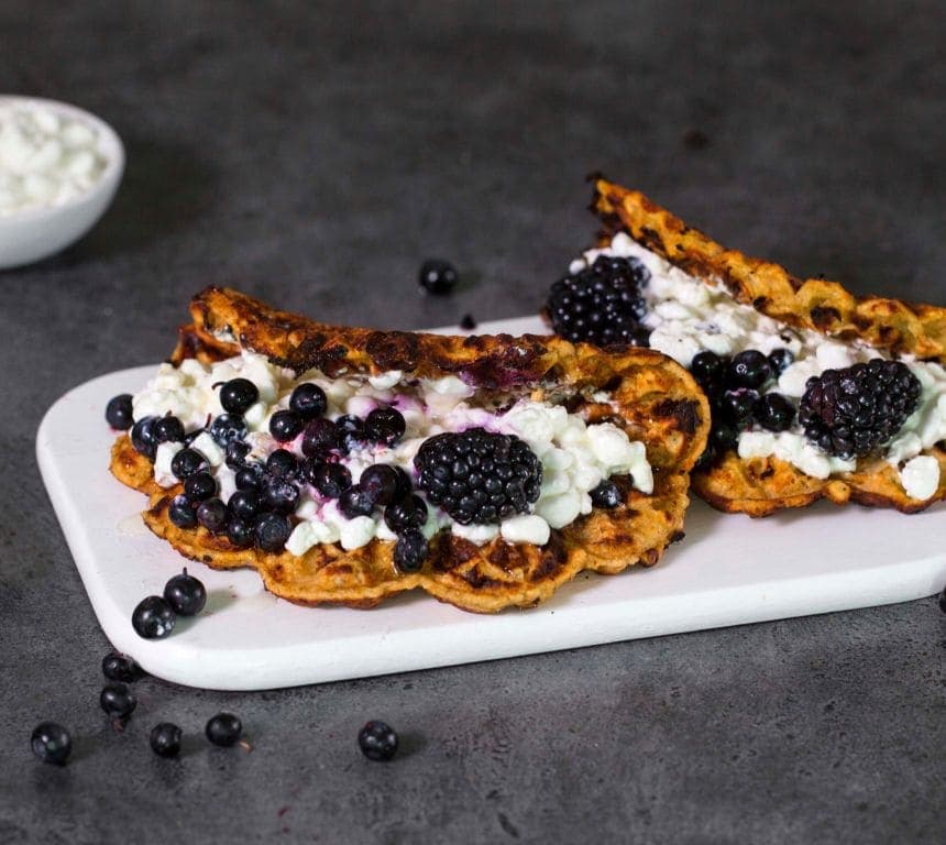 Vafler med cottage cheese og bær