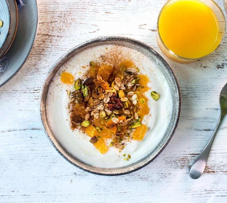 Yoghurt med appelsin og müsli