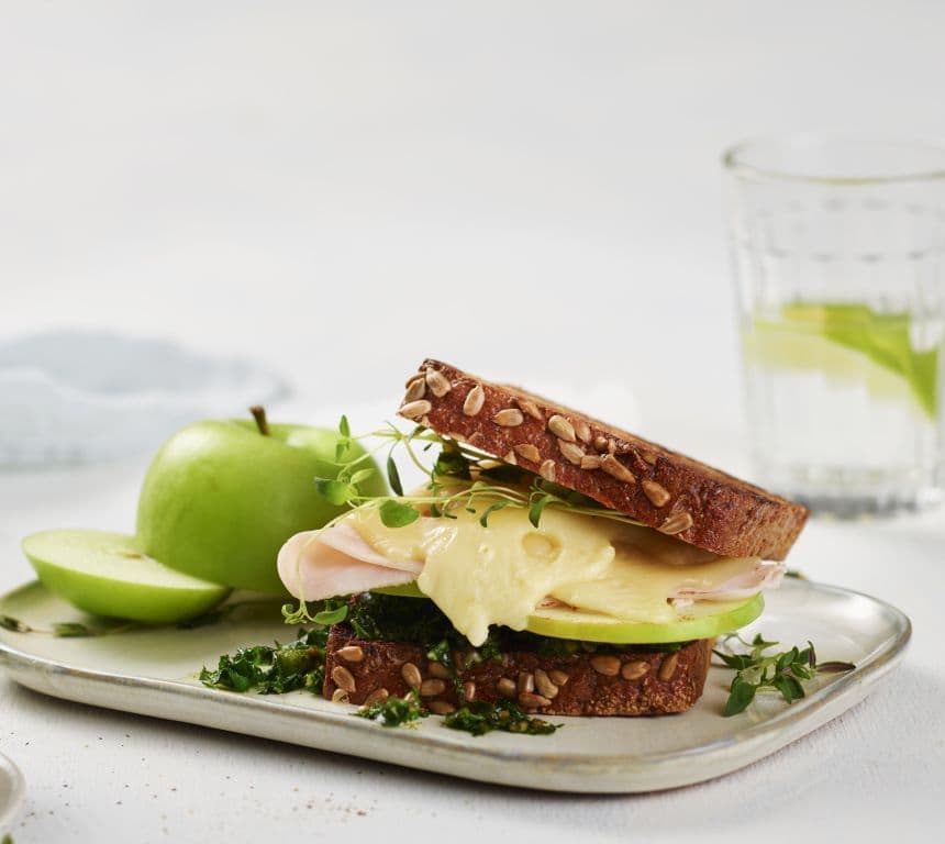 Jarlsberg® Lett-toast med grønnkålspesto