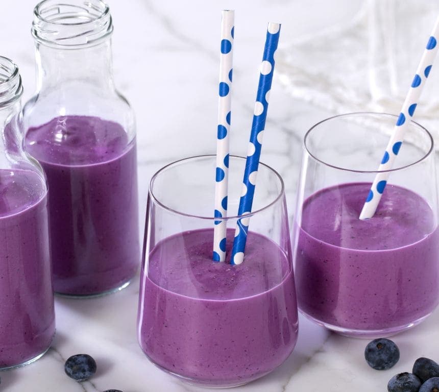 Smoothie med Cottage Cheese og blåbær