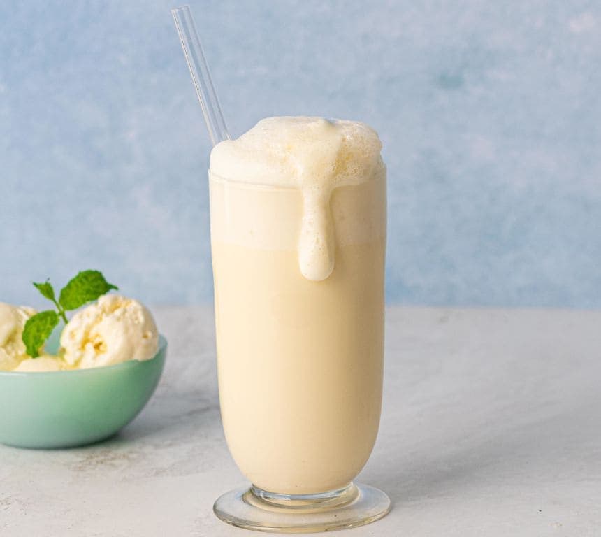 Enkel milkshake med TINE® Lettmelk med Vaniljesmak