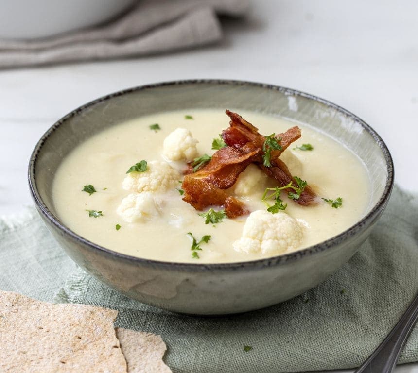 Blomkålsuppe med purreløk og persille