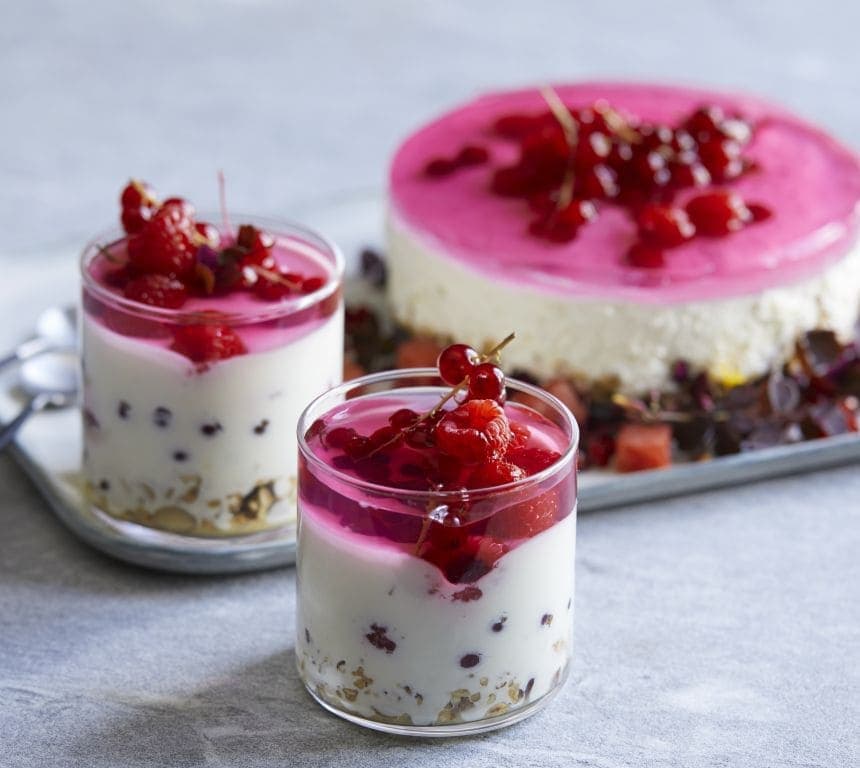 Sukkerredusert ostekake med rosa gelélokk