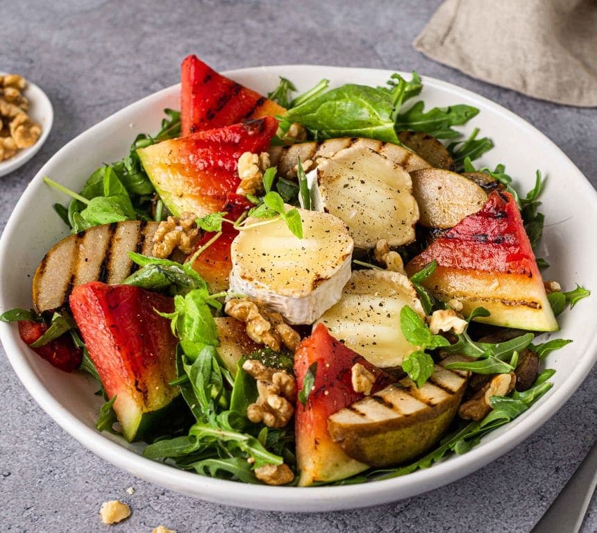 Grillet chevre med pære og vannmelon