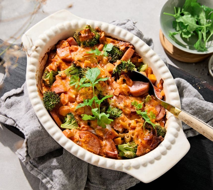 Makaroniform med kjøttpølser