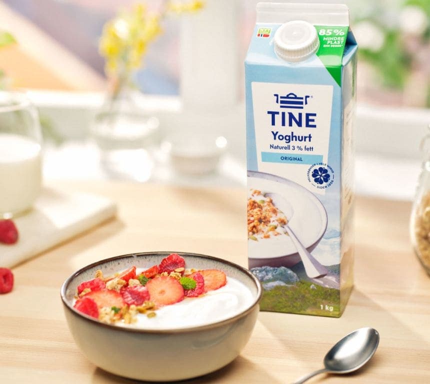 Frokost bowl med jordbær og granola