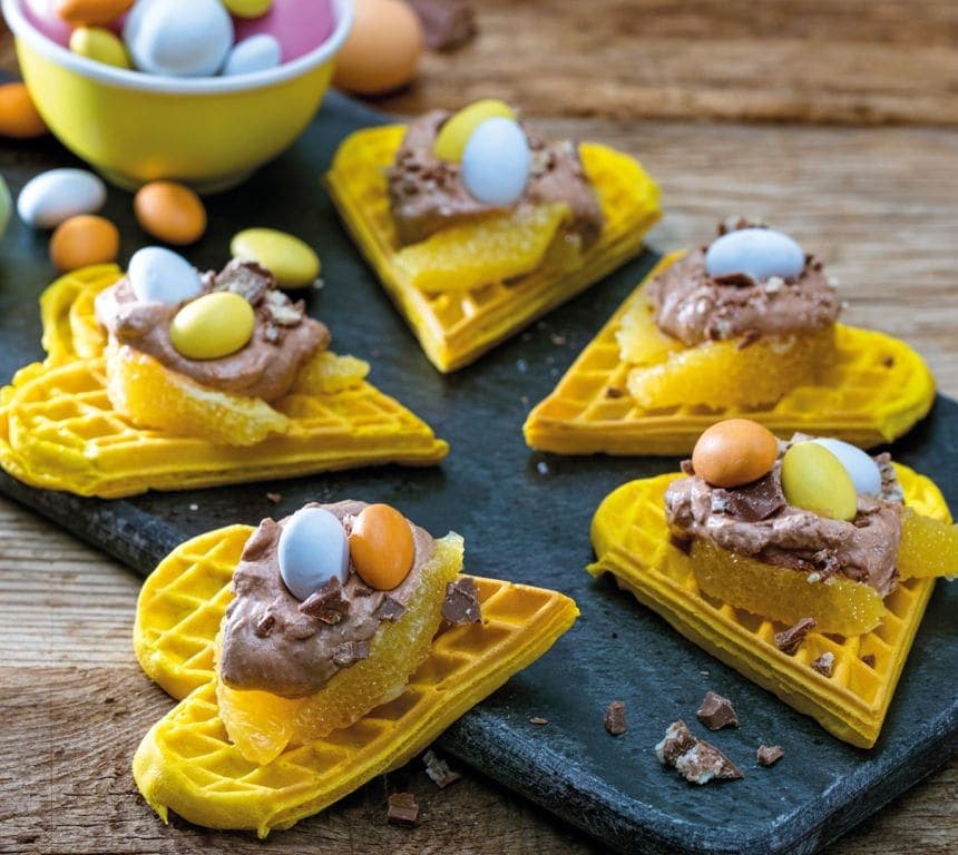 Gule vafler med sjokoladekrem og appelsin